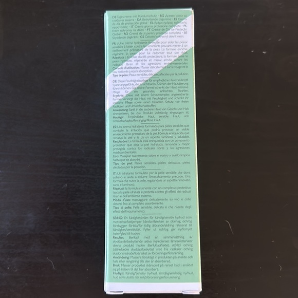 REN Clean Skincare Evercalm Global Protection Day Cream - New in Box - Picture 3 of 4